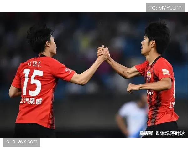 海港队持续保持竞争力,成功卫冕中超冠军表现稳健。 海港队持续保持竞争力,成功卫冕中超冠军表现稳健。