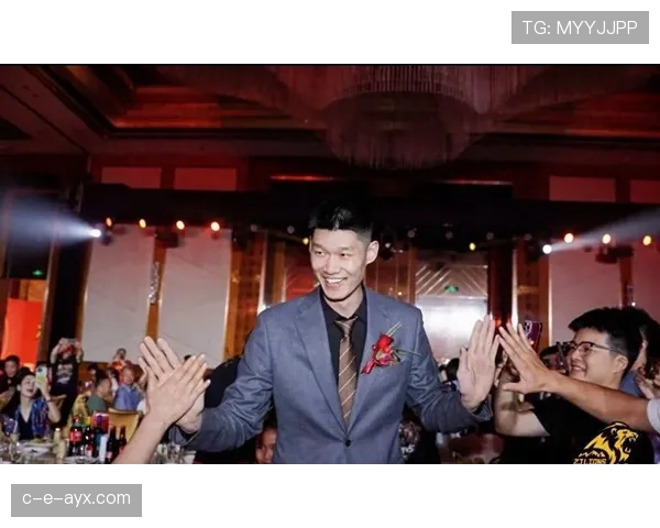 胡金秋球鞋比我家房租还贵，这日子咋活啊你说说